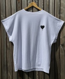 Tshirt MAMA classic white with black heart